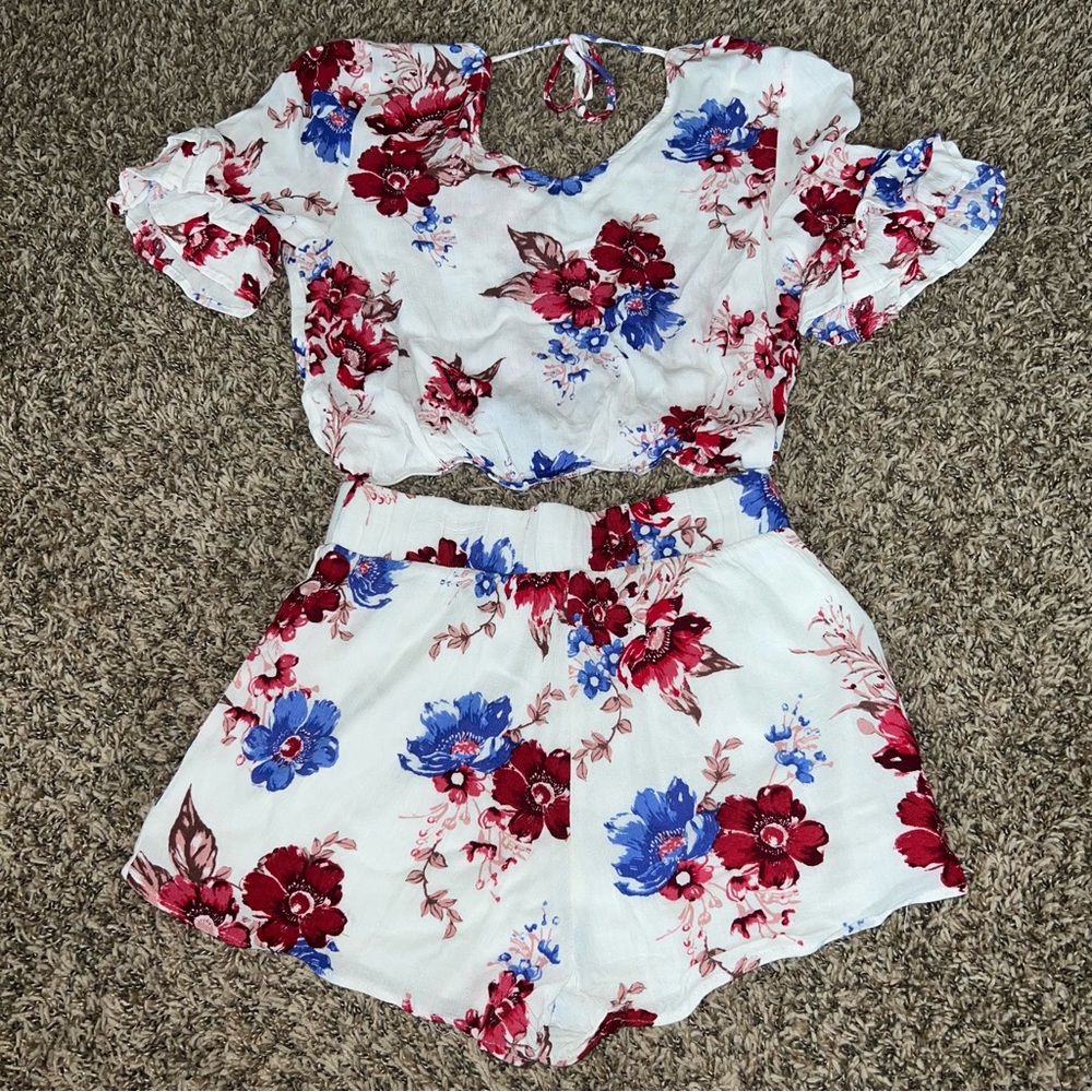 Floral Two Piece - Picture 5 of 8